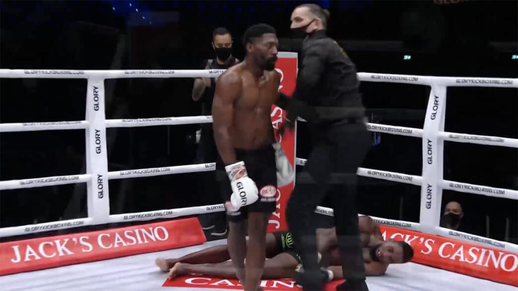 Cedric Doumbé KO Murthel Groenhart GLORY 77