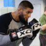 Khamzat Chimaev arrivé à Las Vegas il avertit Gilbert Burns