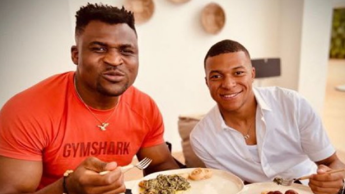 Kylian Mbappé aux côtés de Francis Ngannou au Cameroun