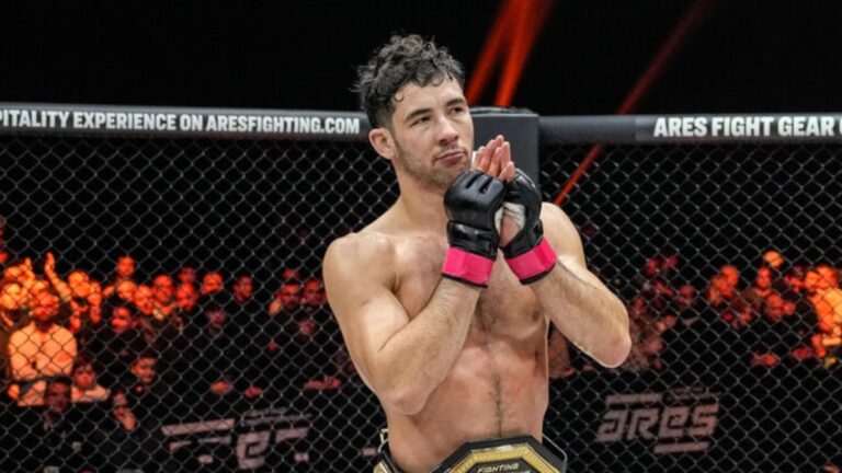 axel sola ufc Londres félicité par l'arbitre
