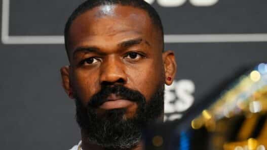 blessure jon jones remet a sa place