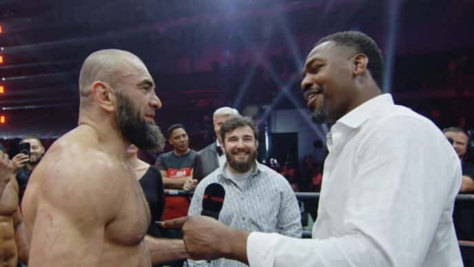 il bat yoel romero provoque jon jones