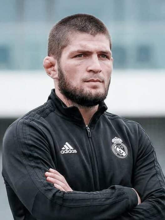 Khabib Nurmagomedov en tenue du Real Madrid