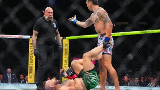 UFC 329 – Max Holloway révèle que Conor McGregor voulait continuer malgré sa blessure