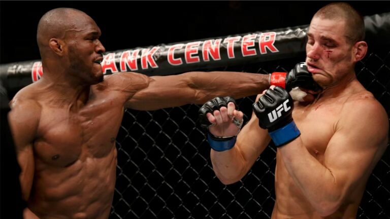 Kamaru Usman et Sean Strickland lors de l'UFC 210.