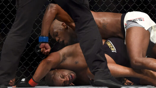 Daniel Cormier dévoile ce qu’il n’a jamais réussi à accepter face à Jon Jones : « C’était difficile à vivre »