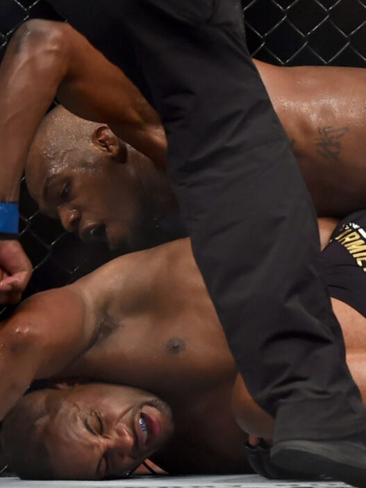 Daniel Cormier dévoile ce qu’il n’a jamais réussi à accepter face à Jon Jones : « C’était difficile à vivre »