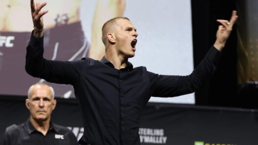 ian garry embrouille journaliste ufc 330