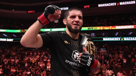 visage islam makhachev deux jours apres UFC 330