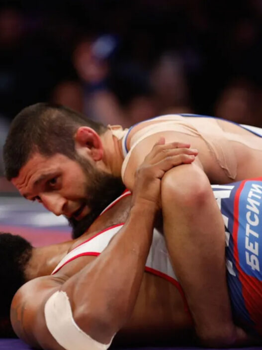 Khamzat Chimaev expédie Tyron Woodley en 94 secondes au RAF Moscou