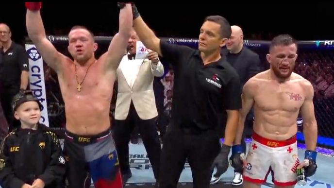 Petr Yan renverse sa trilogie contre Merab Dvalishvili après dix minutes étouffantes