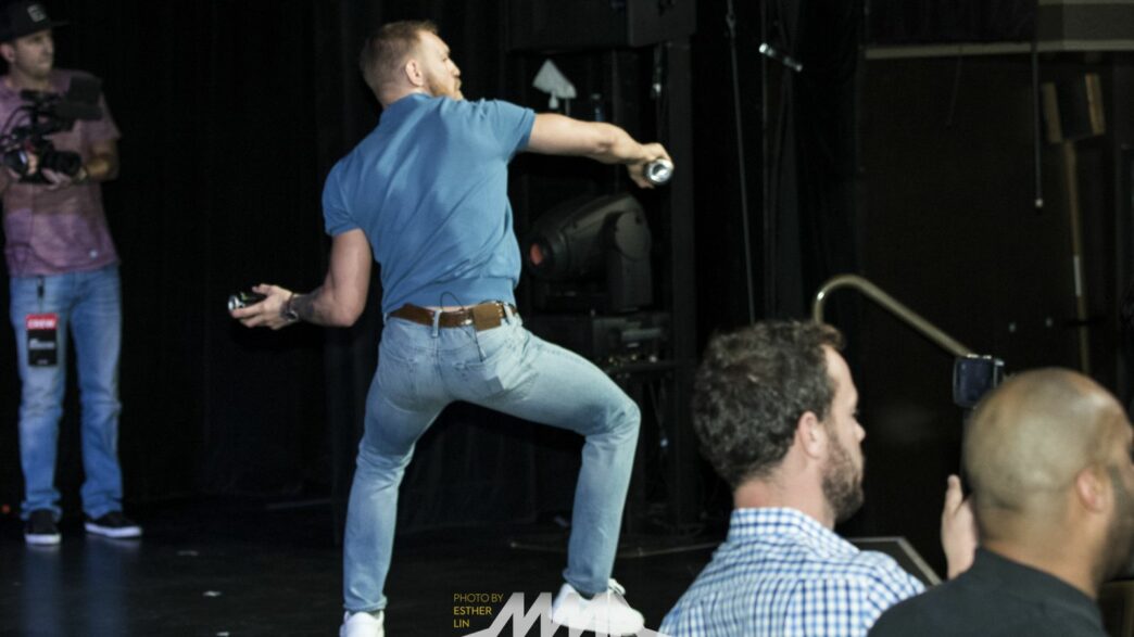 UFC 202 – la conférence entre Conor McGregor et Nate Diaz