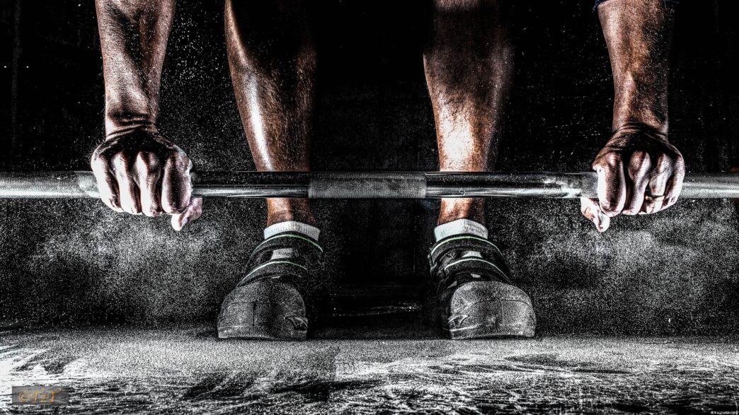 Commencer la muscu avec et sans matériel avec un programme de 4 semaines