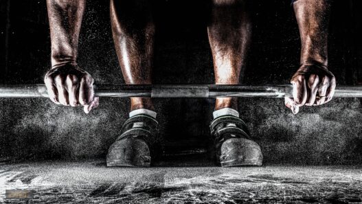 Commencer la muscu avec et sans matériel avec un programme de 4 semaines