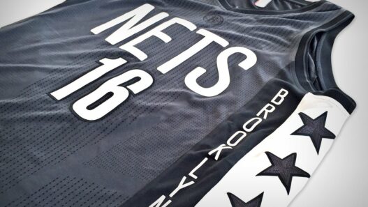 les-nets-devoilent-un-nouveau-maillot-brooklyn-remix