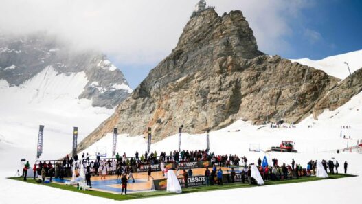 tony-parker-organise-un-match-de-basket-a-3454-metres-daltitude