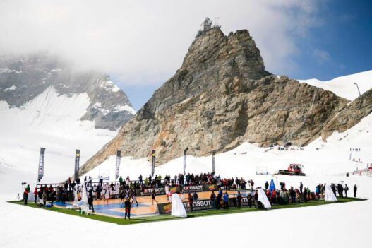 tony-parker-organise-un-match-de-basket-a-3454-metres-daltitude