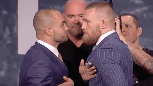 ufc-205-conor-mcgregor-completement-dechai%cc%82ne-en-conference-de-presse