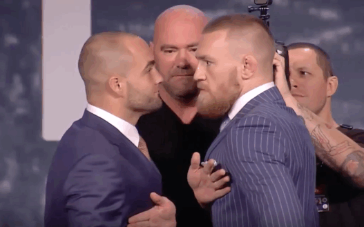 ufc-205-conor-mcgregor-completement-dechai%cc%82ne-en-conference-de-presse