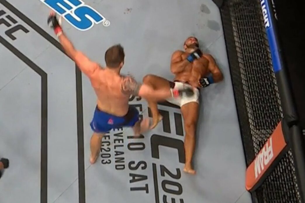 UFC Hamburg - Ryan Bader atomise Latifi pour nous offrir un KO venu d&rsquo;ailleurs