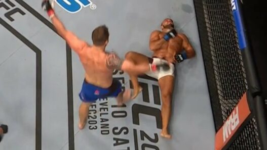UFC Hamburg - Ryan Bader atomise Latifi pour nous offrir un KO venu d&rsquo;ailleurs