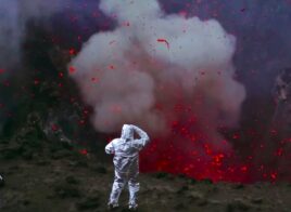 Avec Into the Inferno, Werner Herzog vous emmène au cœur des volcans