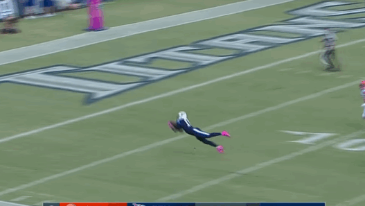 Kendall Wright réussit la réception de l’année contre les Browns