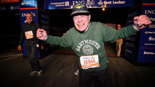 &Agrave; 96 ans, un v&eacute;t&eacute;ran de la Seconde Guerre mondiale finit le marathon de New York