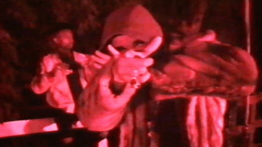 Drake d&eacute;voile le clip de Sneakin avec 21 Savage