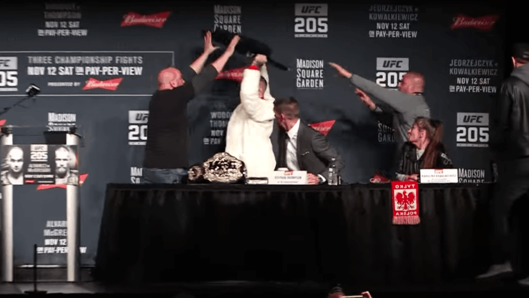 Et l’UFC 205 Pre Fight Conference a basculé dans l’irréel