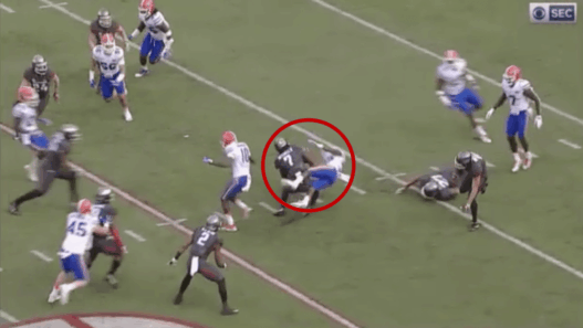 La charge MONSTRUEUSE de Damon Mitchell sur Thompson