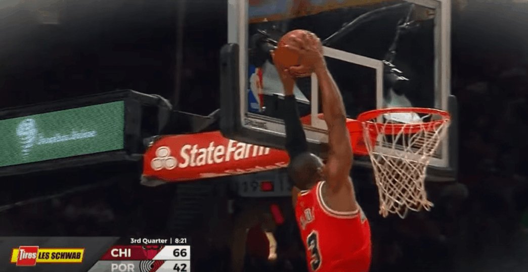 Le gros alley-oop de Dwyane Wade contre les Blazers