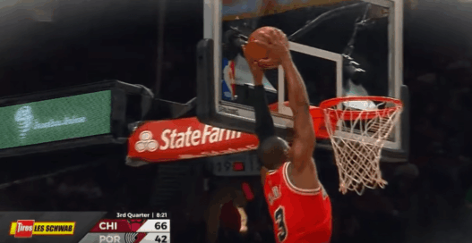 Le gros alley-oop de Dwyane Wade contre les Blazers