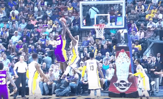 Myles Turner pour le contre de ce début de saison