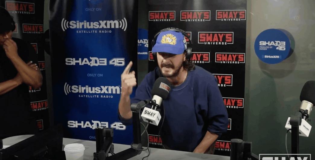 Shia LaBeouf balance un &eacute;norme freestyle dans Sway