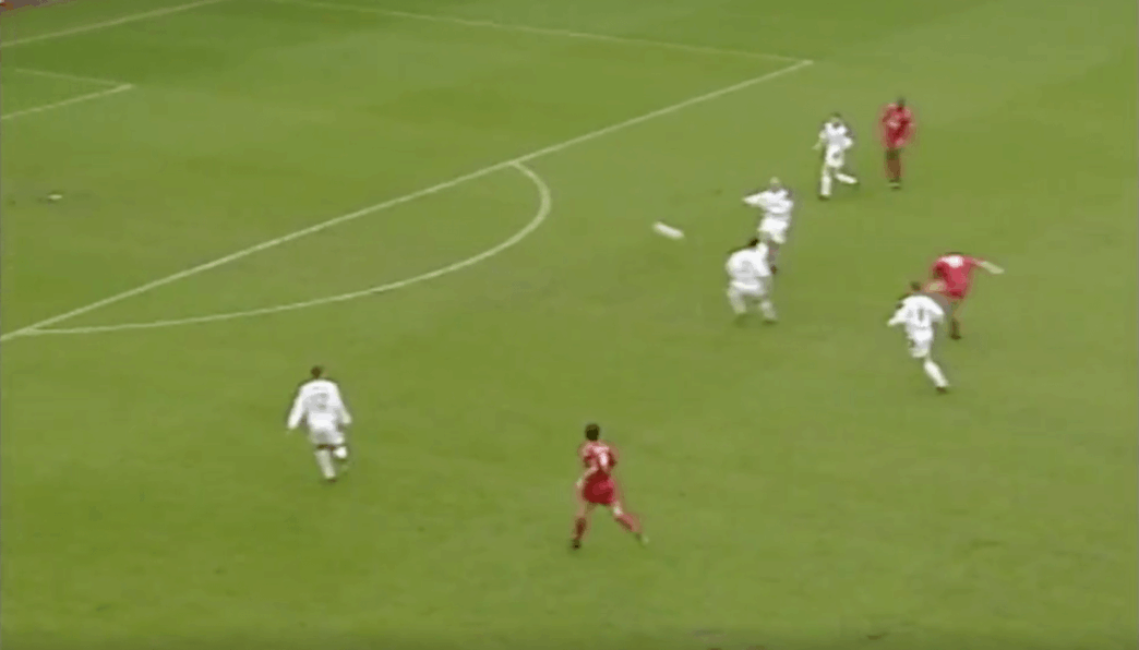 Steven Gerrard contre Manchester United en 2001