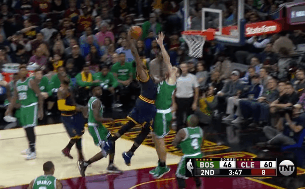 Tristan Thompson sort un énorme poster sur Tyler Zeller