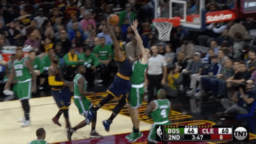 Tristan Thompson sort un énorme poster sur Tyler Zeller