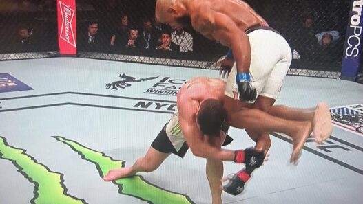 UFC &ndash; Yoel Romero a compl&eacute;tement an&eacute;anti Chris Weidman