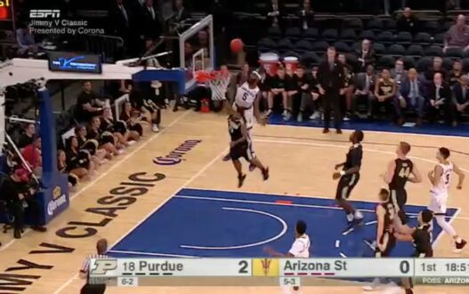 Le tr&egrave;s irrespectueux alley-oop d&rsquo;Obinna Oleka