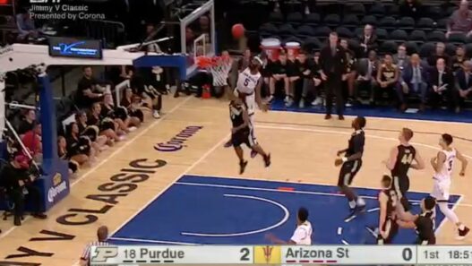 Le très irrespectueux alley-oop d’Obinna Oleka