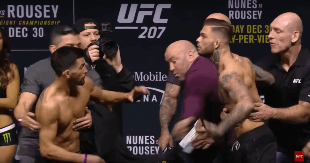 UFC 207 – le staredown tendu entre Dominick Cruz et Cody Garbrandt