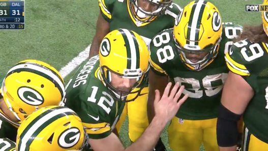 C’est Aaron Rodgers lui-même qui a créé le dernier jeu dans le huddle