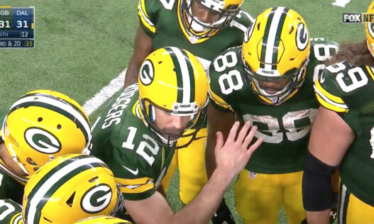 C’est Aaron Rodgers lui-même qui a créé le dernier jeu dans le huddle