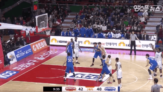 En plein milieu du All-Star Game Coréen, les joueurs font un Mannequin Challenge