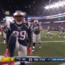 LeGarrette Blount fait la célébration de LeBron James, approuvé par le King.