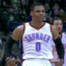 Westbrook trolle les Bucks en faisant une Aaron Rodgers et se fait siffler