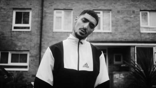 Sneazzy dévoile son nouveau single extrêmement lourd N17