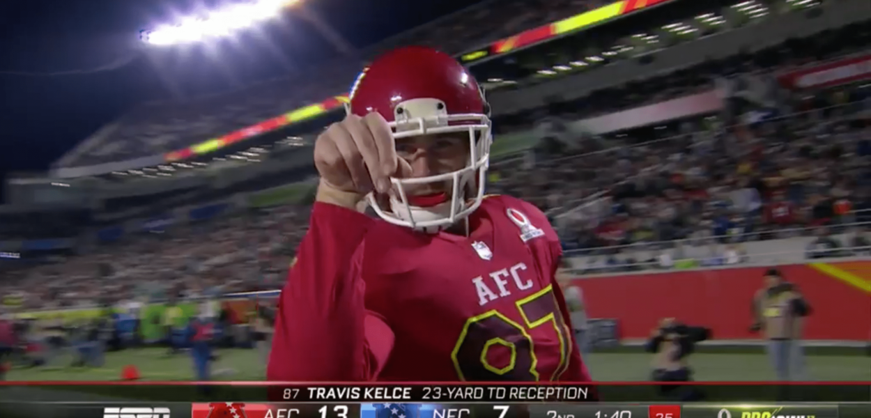 Au Pro Bowl, Travis Kelce célèbre son touchdown en faisant le Salt Bae