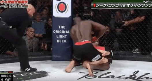 Bellator 172 - Cheick Kongo l’emporte face à Oli Thompson et file vers le titre